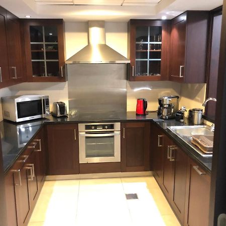 Downtown Boulevard One Bedroom Apt In 29 Blvd غرفة وصالة Burj & Fountain View Master Bedroom Plus 2 Single Beds In Living Room ดูไบ ภายนอก รูปภาพ
