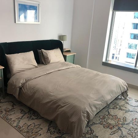 Downtown Boulevard One Bedroom Apt In 29 Blvd غرفة وصالة Burj & Fountain View Master Bedroom Plus 2 Single Beds In Living Room ดูไบ ภายนอก รูปภาพ