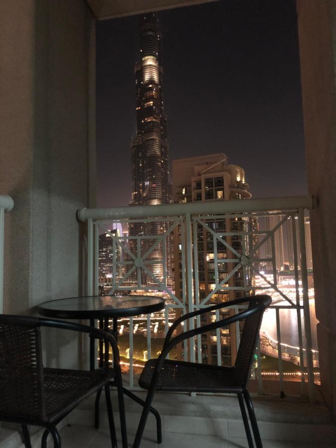 Downtown Boulevard One Bedroom Apt In 29 Blvd غرفة وصالة Burj & Fountain View Master Bedroom Plus 2 Single Beds In Living Room ดูไบ ภายนอก รูปภาพ