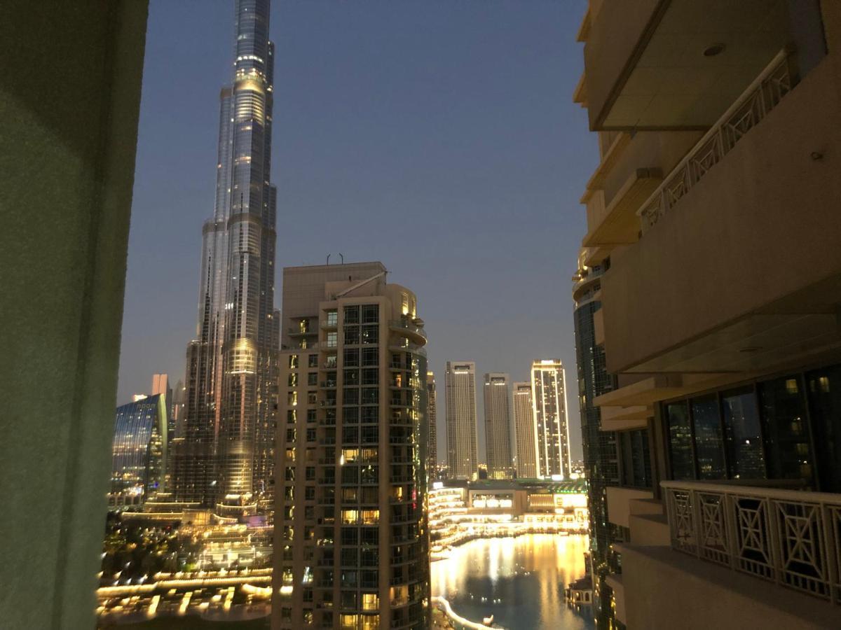 Downtown Boulevard One Bedroom Apt In 29 Blvd غرفة وصالة Burj & Fountain View Master Bedroom Plus 2 Single Beds In Living Room ดูไบ ภายนอก รูปภาพ