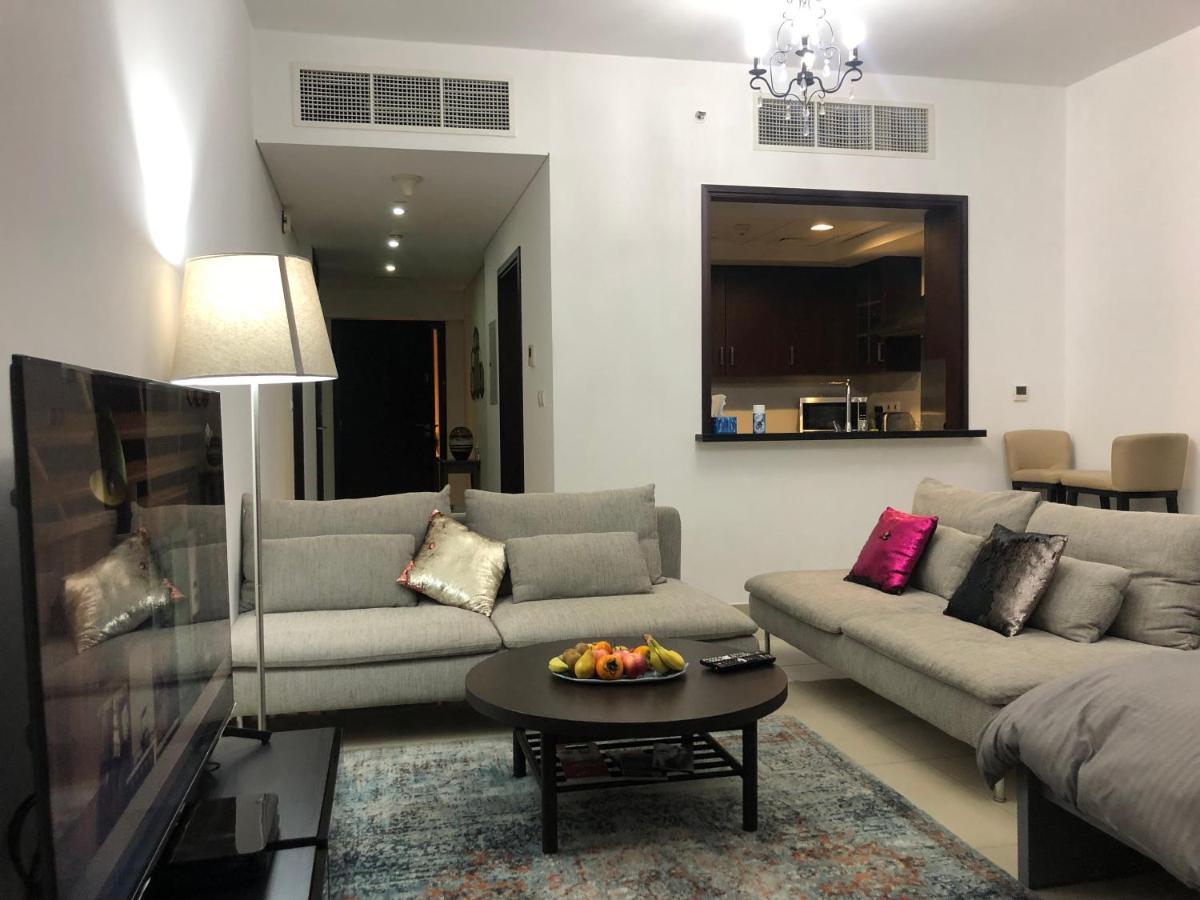 Downtown Boulevard One Bedroom Apt In 29 Blvd غرفة وصالة Burj & Fountain View Master Bedroom Plus 2 Single Beds In Living Room ดูไบ ภายนอก รูปภาพ
