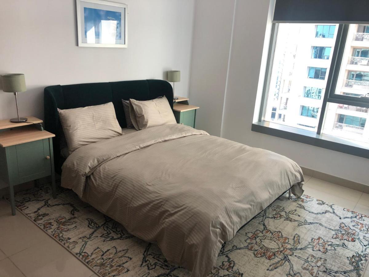 Downtown Boulevard One Bedroom Apt In 29 Blvd غرفة وصالة Burj & Fountain View Master Bedroom Plus 2 Single Beds In Living Room ดูไบ ภายนอก รูปภาพ